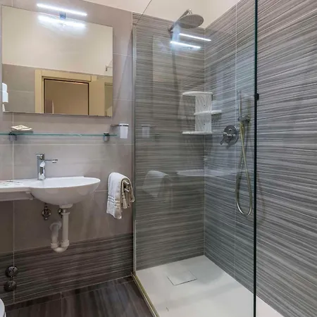Roma Hotel 3*