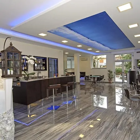 Roma Hotel 3*